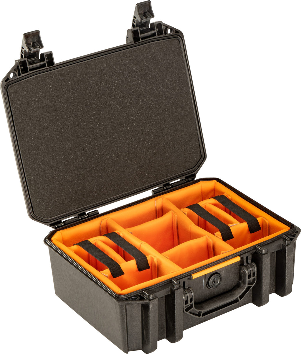 Maleta Pelican V300C color negro con divisores internos ajustables, ideal para organizar y proteger equipos en entornos exigentes.