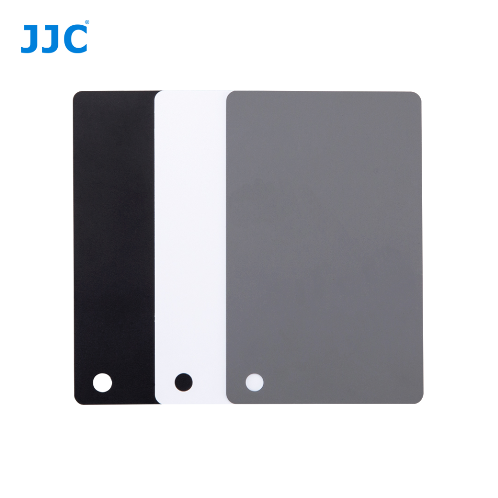 Juego De Tarjetas De Tarjeta Gris Y Balance De Blancos. Sobre Fondo Blanco Accesorio Para Que El Fotógrafo Determine En Un Lugar Copiar 188372044