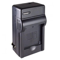 Cargador genérico negro para batería de cámara digital, con compartimento frontal y diseño compacto